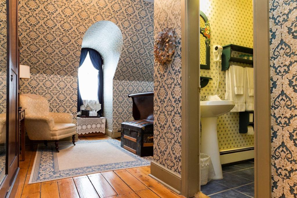Double Room with Private Bathroom